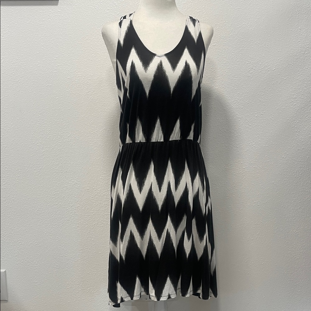 H&M Sleeveless Black and White Chevron Tank Dress